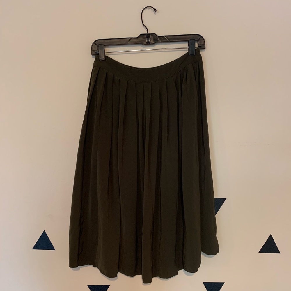 Silence and Noise Silky Pleated Midi Skirt Olive M